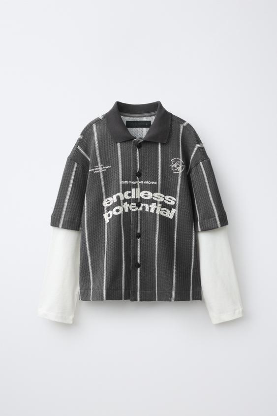 CAMISA TEXTURA DOBLE MANGA RAYAS ESTAMPADO TEXTO - Negro de Zara - Imagen 0