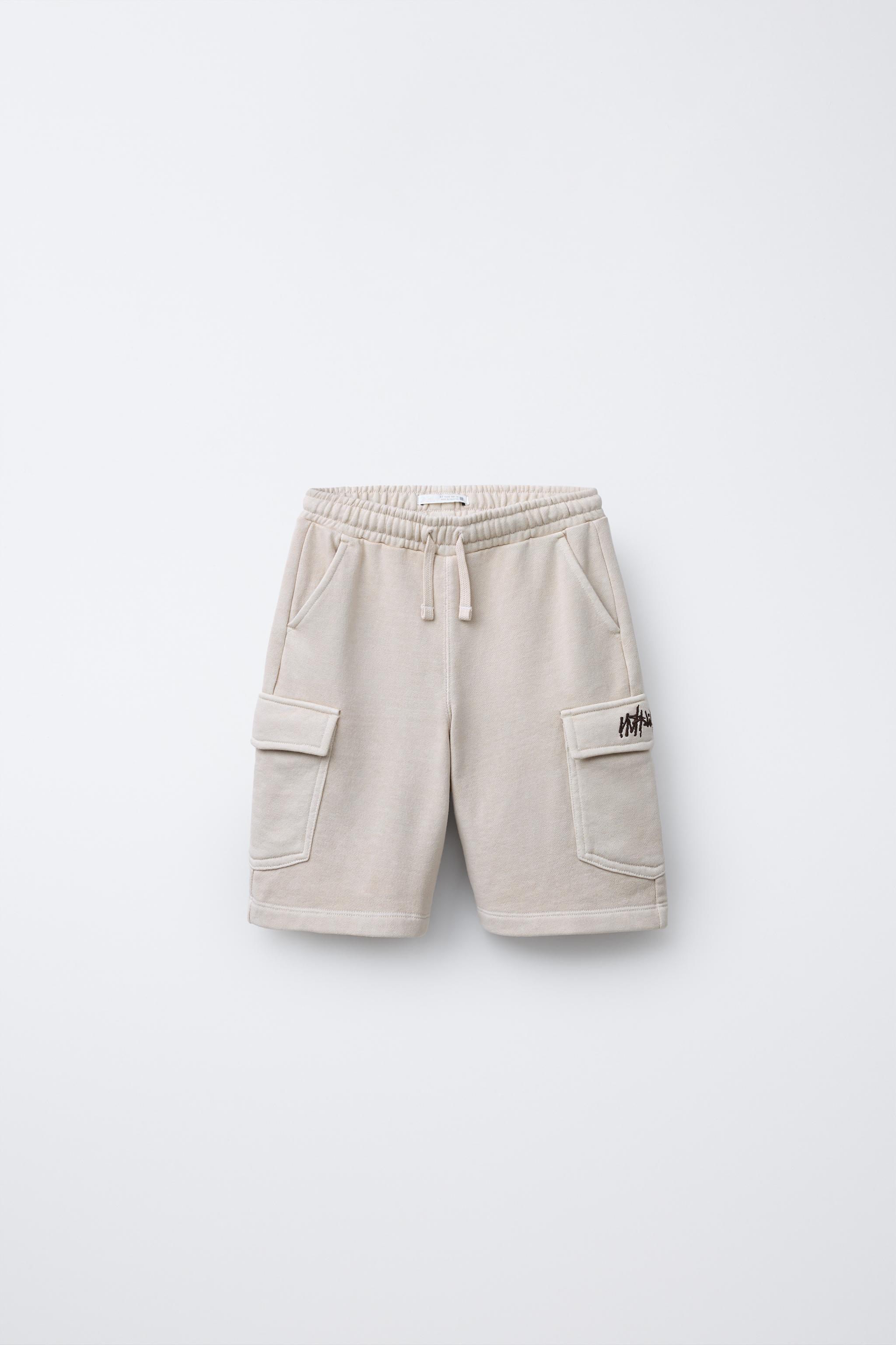 【タグ付き】 Eaphi FLUFFY SHORT PANTS beige STRAIGHT FIT GRAFFITI CARGO PLUSH SHORTS - Ecru | ZARA