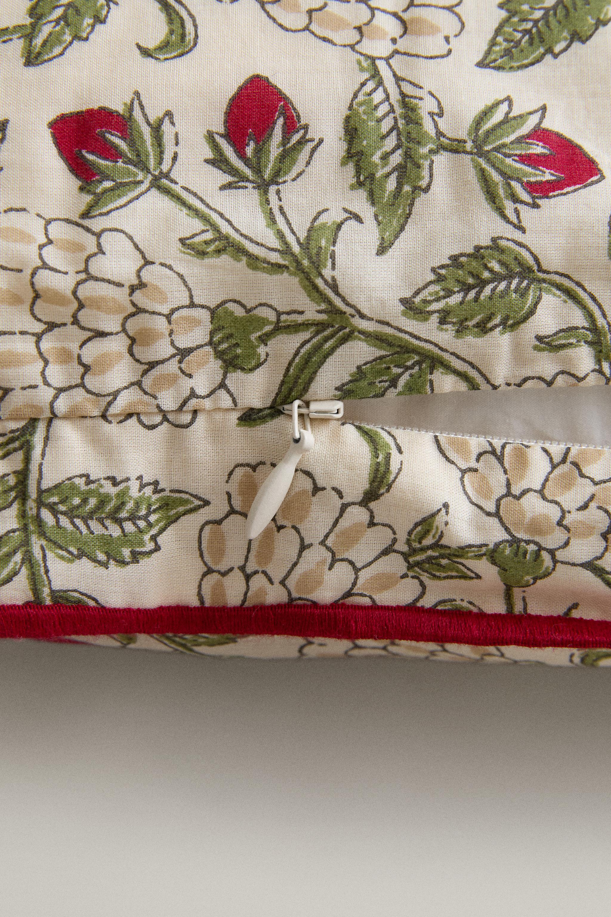 HOUSSE DE COUSSIN FLEURS ET FRAISES