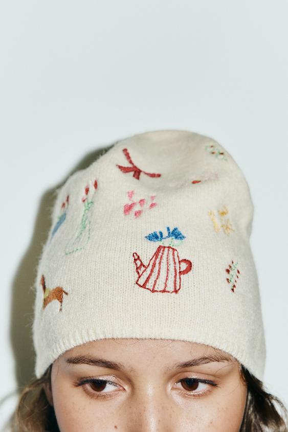 EMBROIDERED KNIT BEANIE HAT