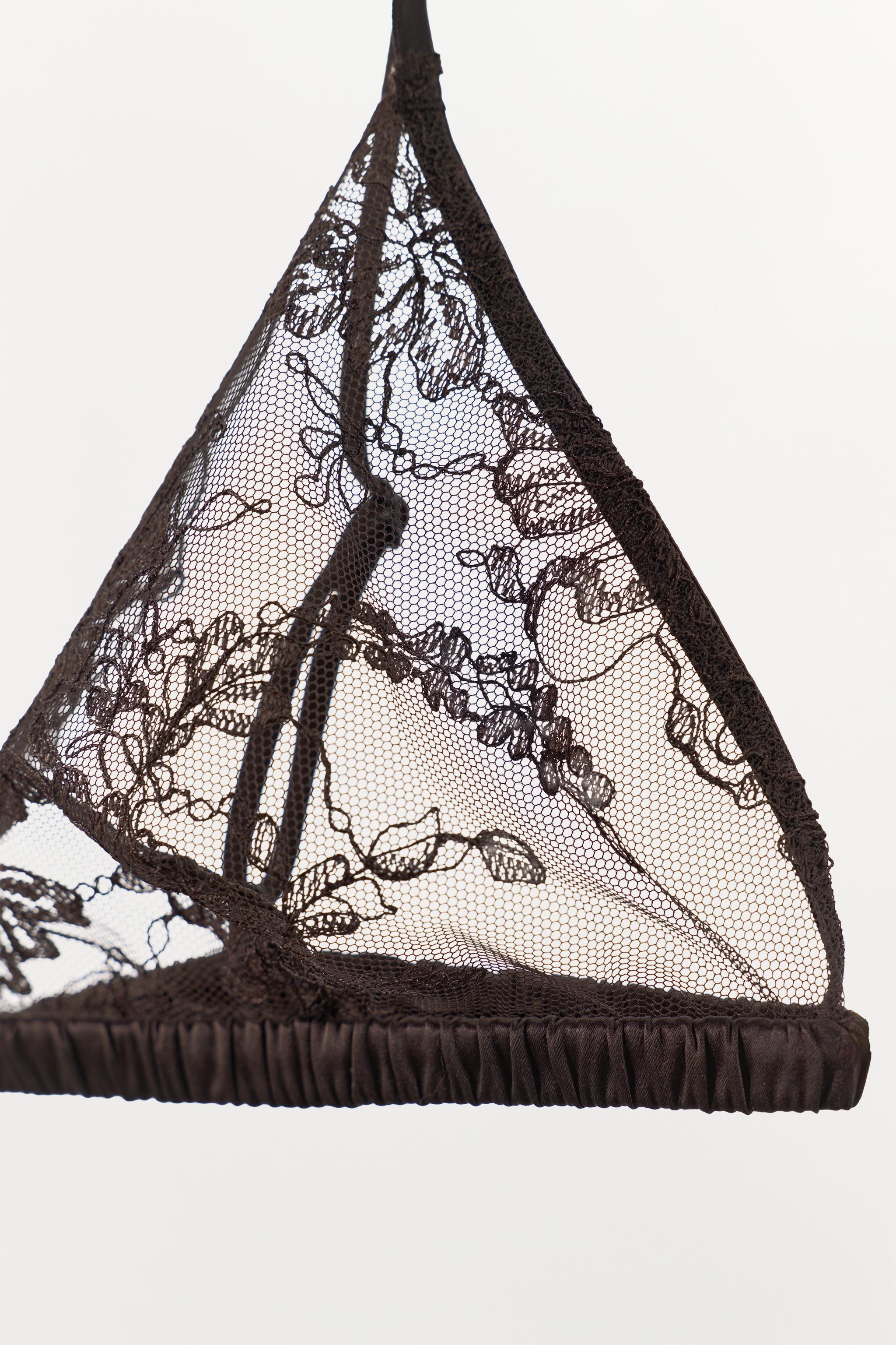 LACE TRIM TRIANGLE BRA