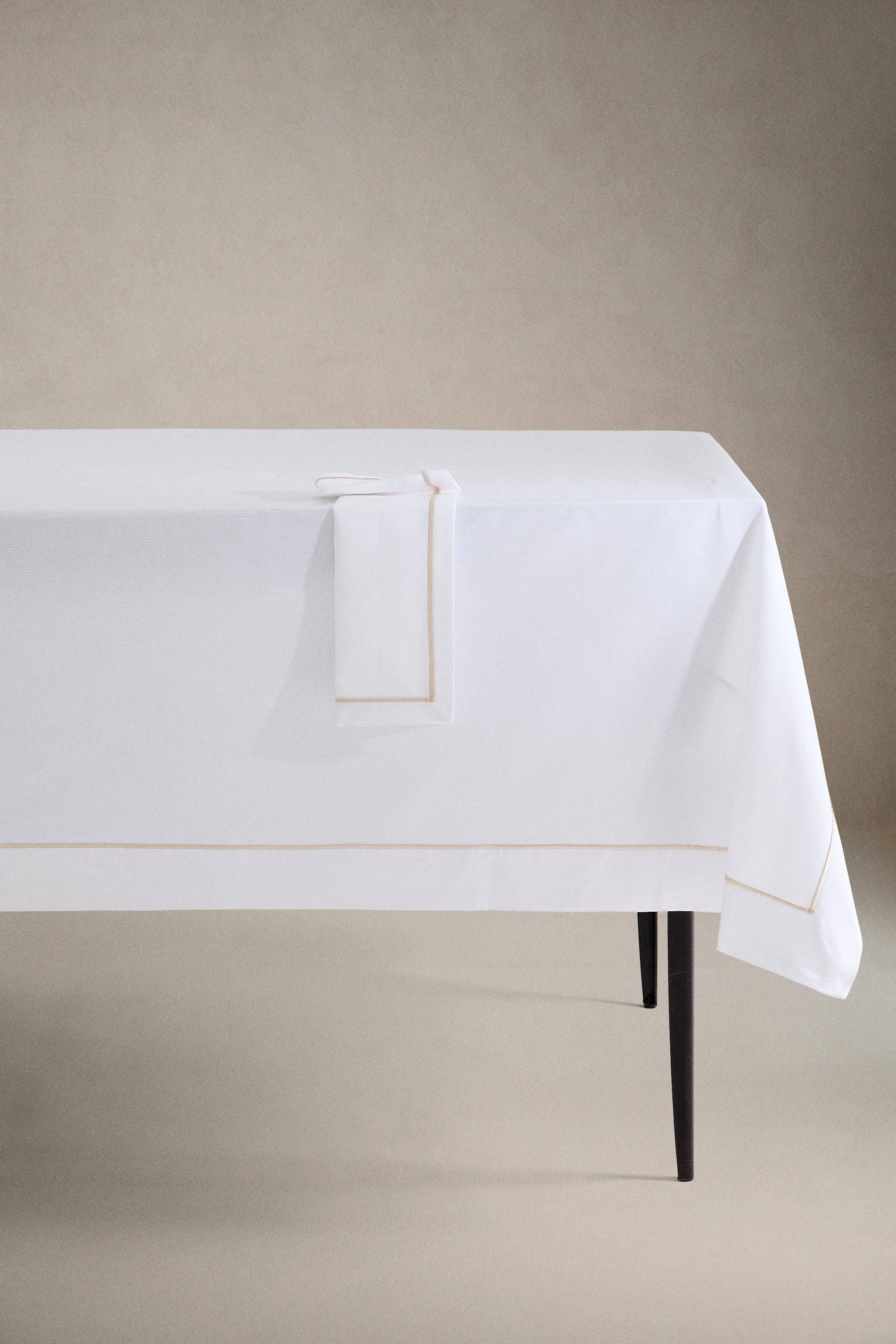 ZARA  ホワイト テーブルクロス 170x250 cm 41282021250-e1.jpg?ts=