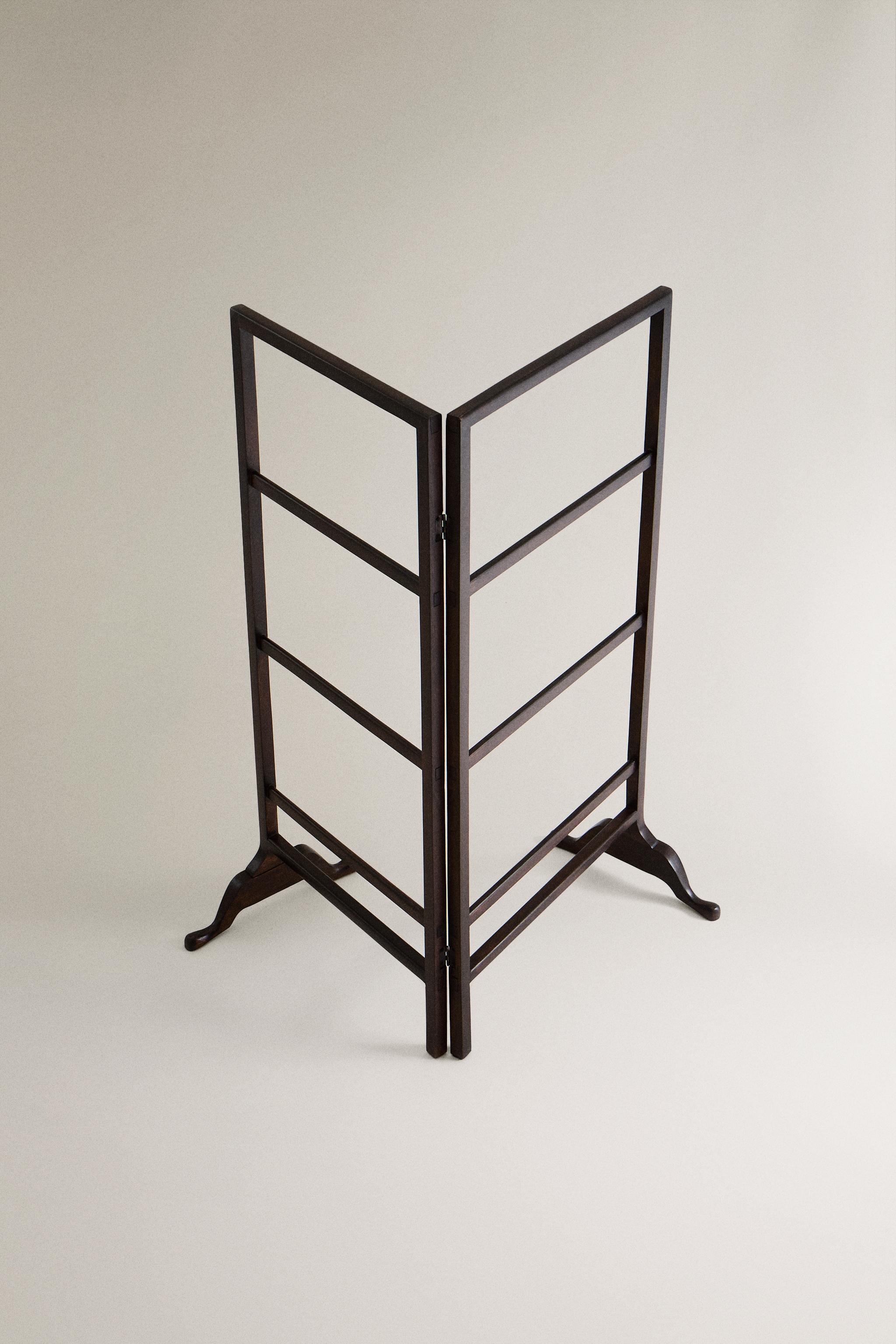 FOLDABLE TOWEL RACK
