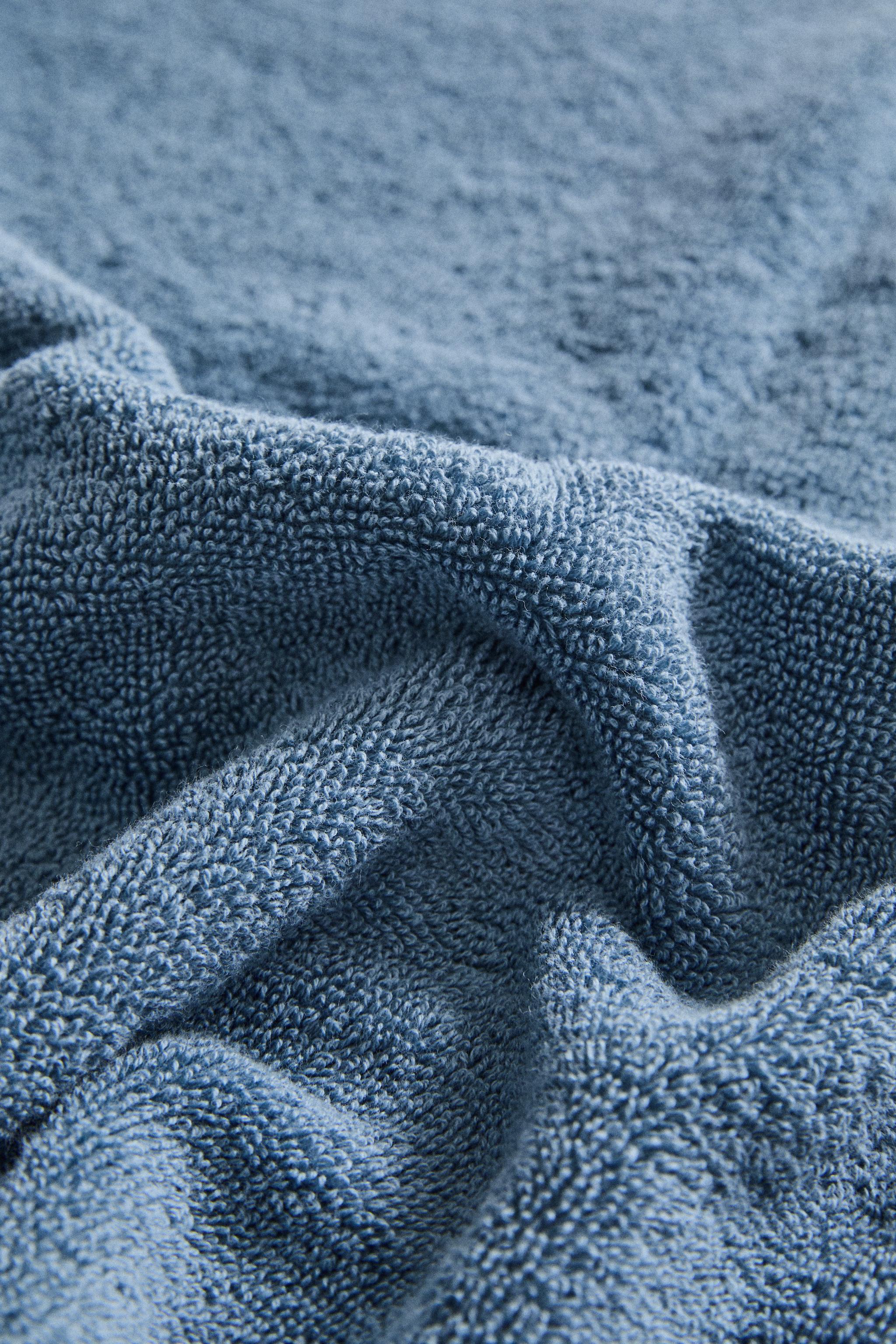 BATH TOWEL WITH CONTRAST STITCHING