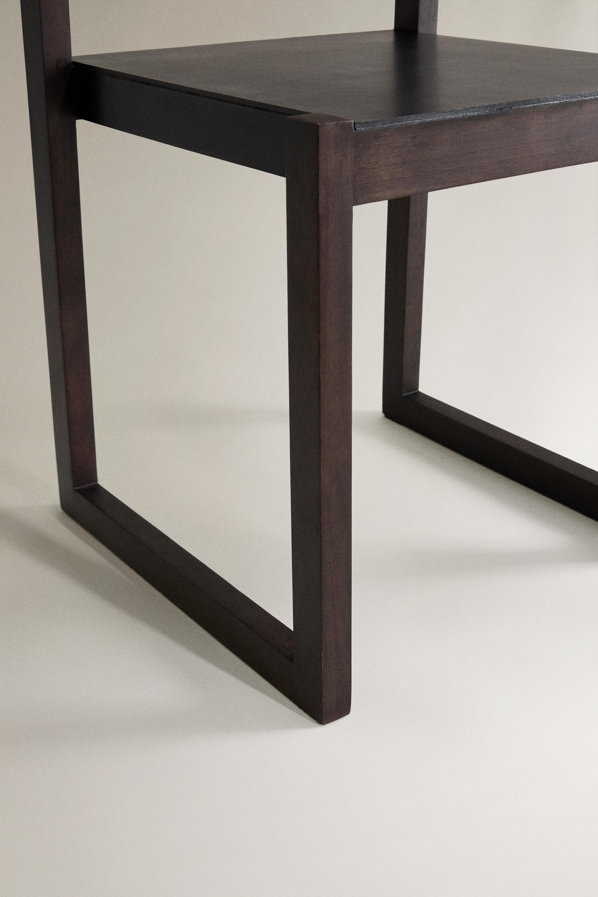 椅子 ZARA  WOOD AND LEATHER FRAME CHAIR - Dark burgundy | ZARA United States
