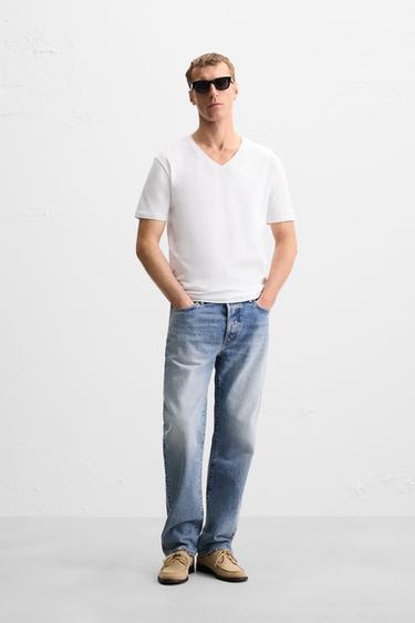 T-SHIRT I ENKELT DESIGN MED V-HALS - Hvid fra Zara