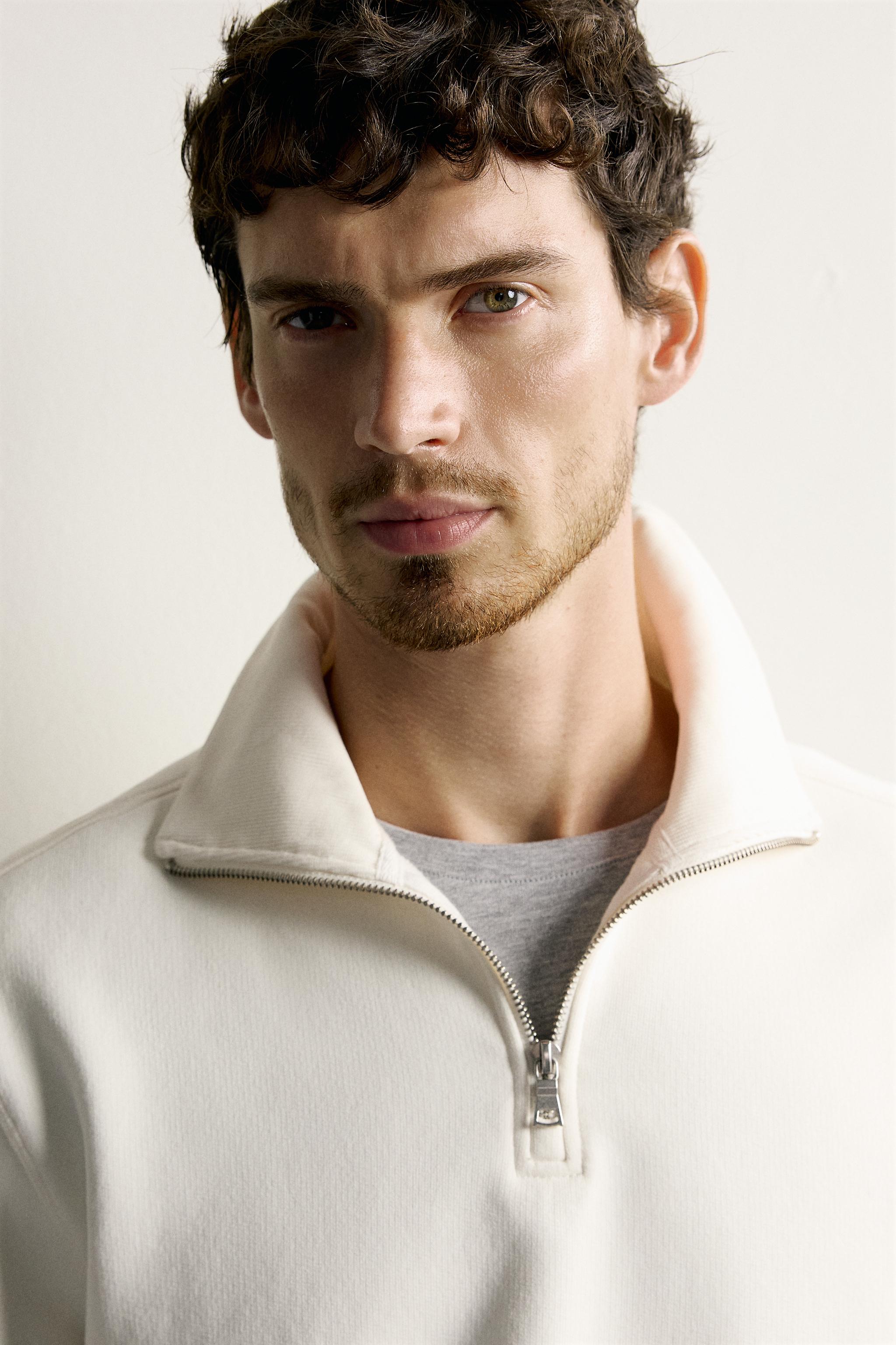 BASIC QUARTER-ZIP SWEATSHIRT