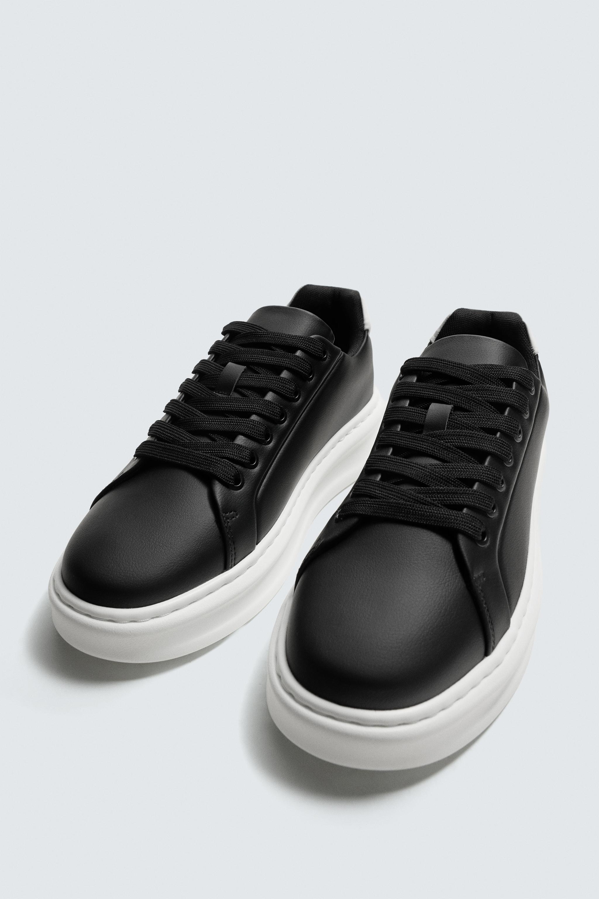 BASKETS AVEC DÉTAIL AU TALON