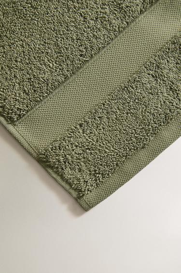PREMIUM COTTON BATH TOWEL (600 GXM²) - mid khaki by Zara - Image 2
