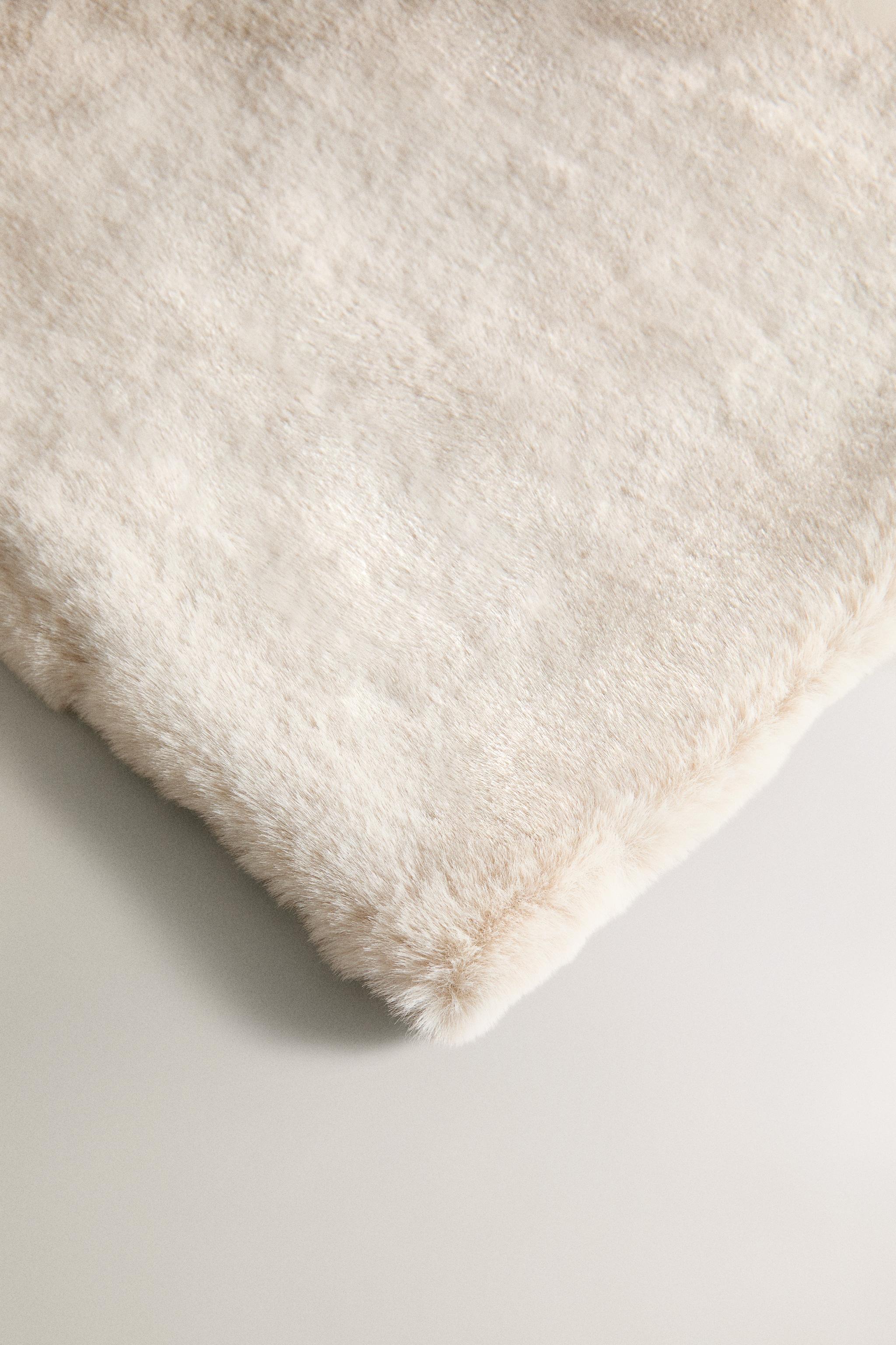 ザラホーム　ZARA  フェイクファーエコファーブランケット　白 フェイクファー ブランケット - オフホワイト | ZARA Japan / 日本