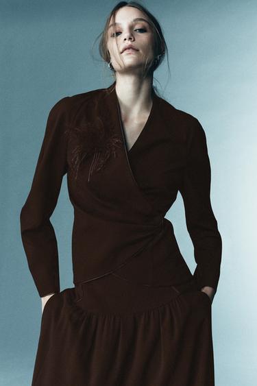 CHEMISE DRAPÉE PLUMES LIMITED EDITION - Marron foncé de Zara - Image 1