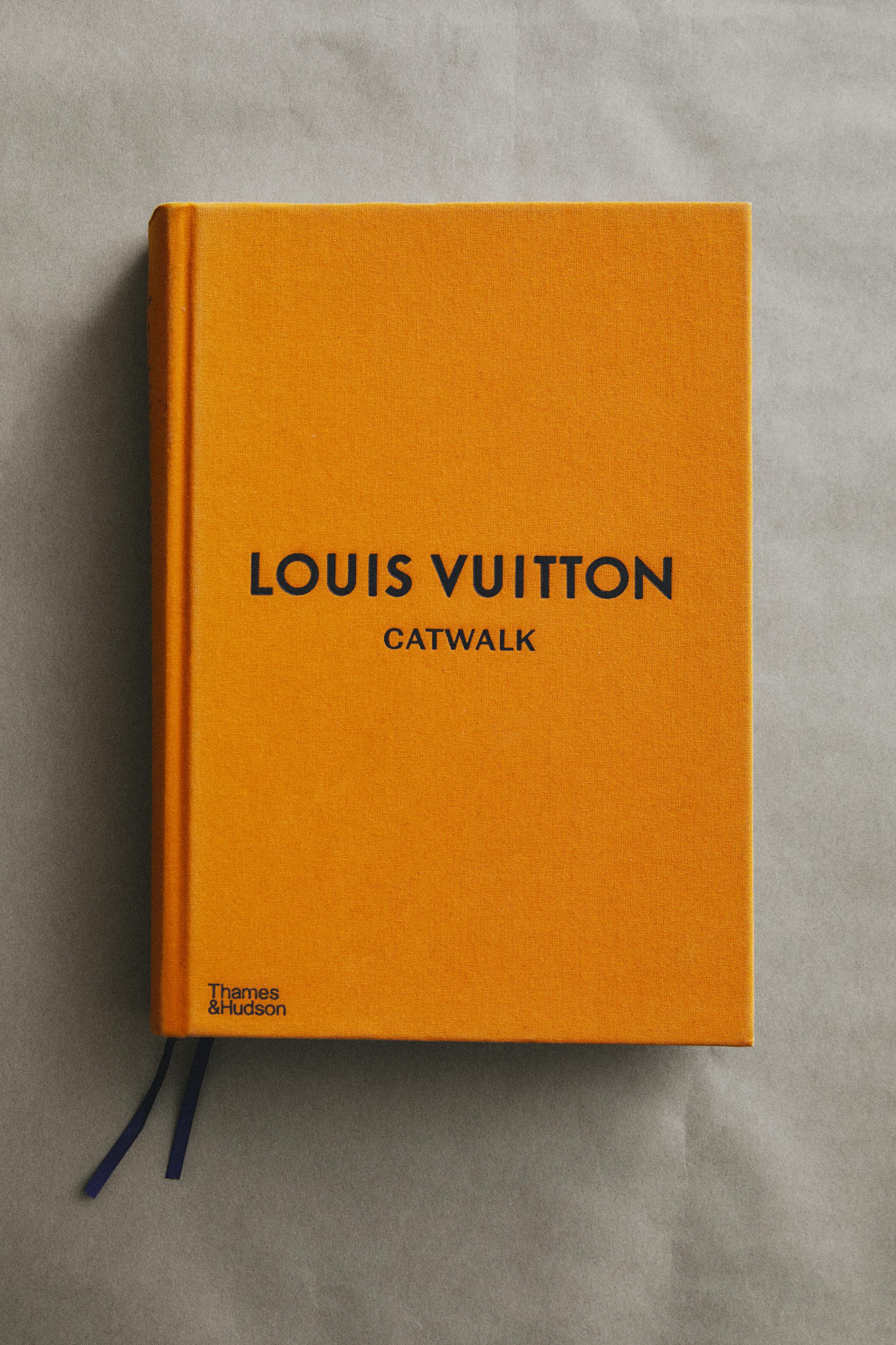 LOUIS VUITTON CATWALK BOOK