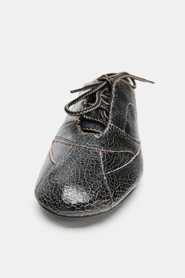 CHAUSSURES EN CUIR À EFFET USÉ - Gris anthracite de Zara - Image 4