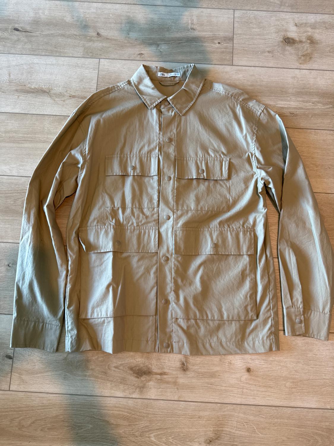 LIGHTWEIGHT JACKET WITH POCKETS