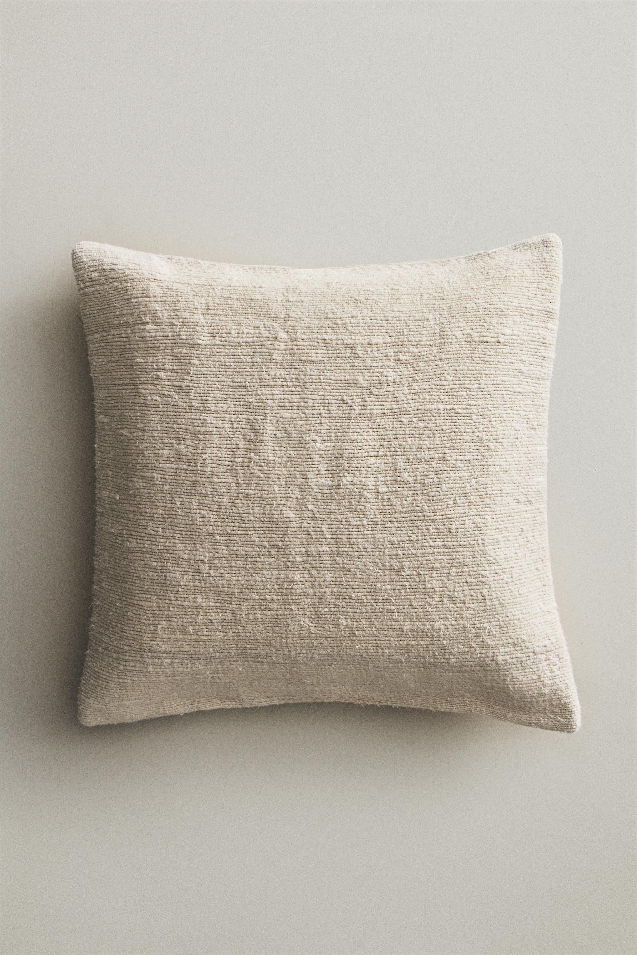 PLAITED THROW PILLOW COVER