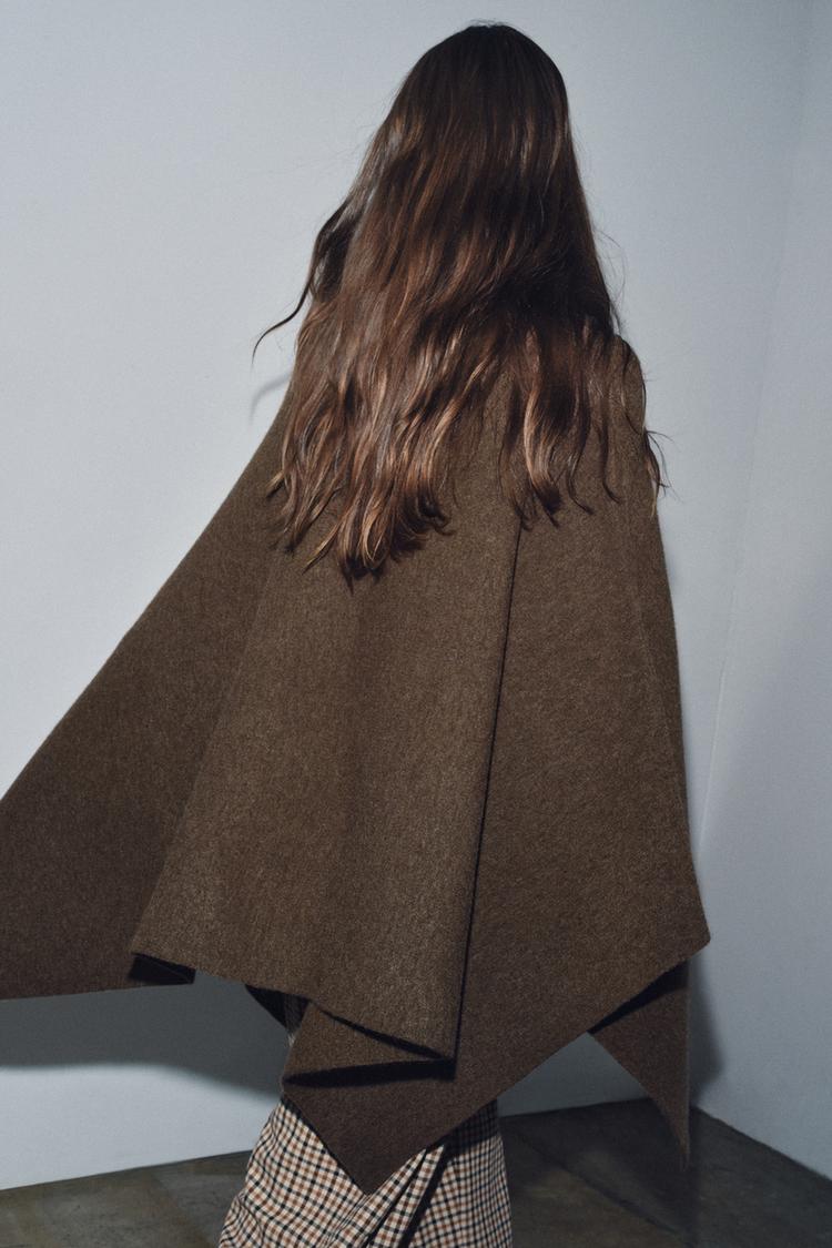 KNIT CAPE