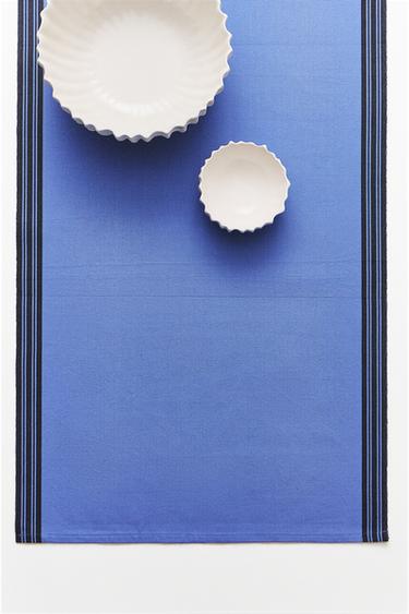 STRIPED TABLE RUNNER - أزرق الخاص بـ Zara