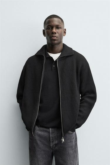 جاكيت محاك لؤلؤي بسحاب - أسود الخاص بـ Zara