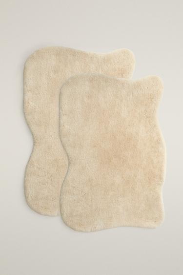 IRREGULAR FUR RUG - Dark beige by Zara