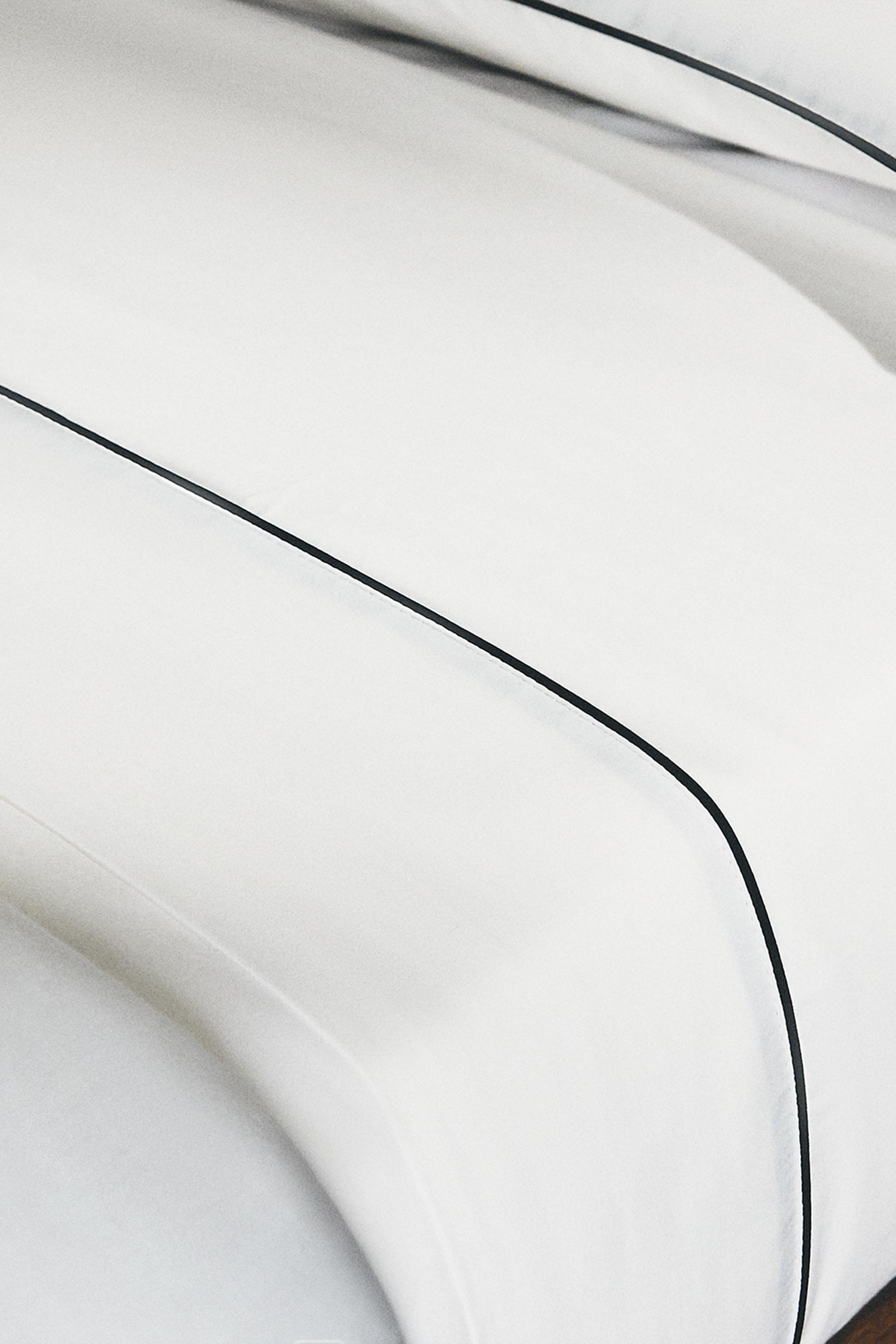 DRAP PLAT SATIN PASSEPOIL
