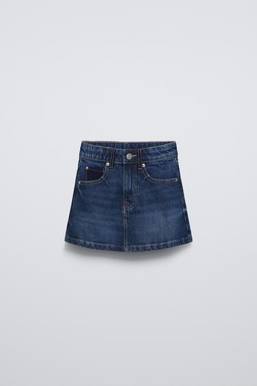 Zara Denim skirt with adjustable interior waistband and front button closure. Front pockets and back patch pockets. - Blue - Image 0