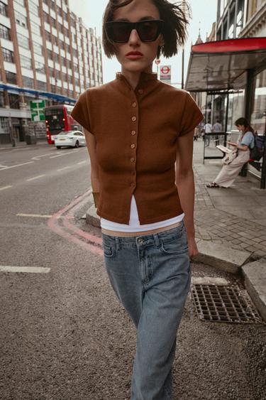 TOP EN MAILLE À BOUTONS - Marron de Zara - Image 2