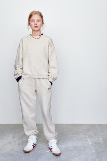 텍스트 플러시 스웨트셔츠 및 팬츠 세트 - Zara 샌드 / 그레이