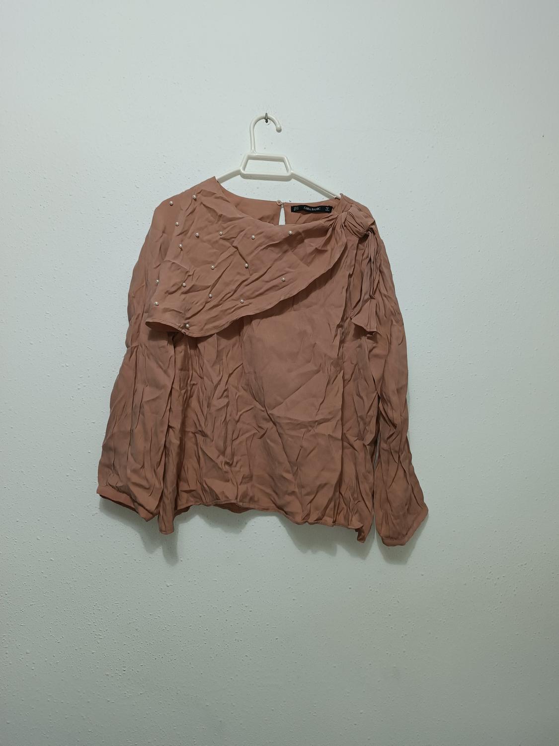 TOP WITH PEARL BUTTONS