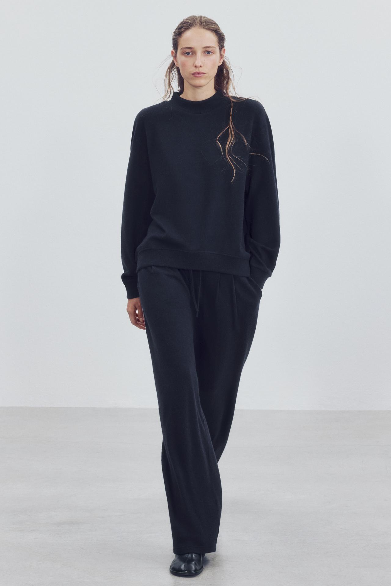 SWEATSHIRT AND TROUSERS SET