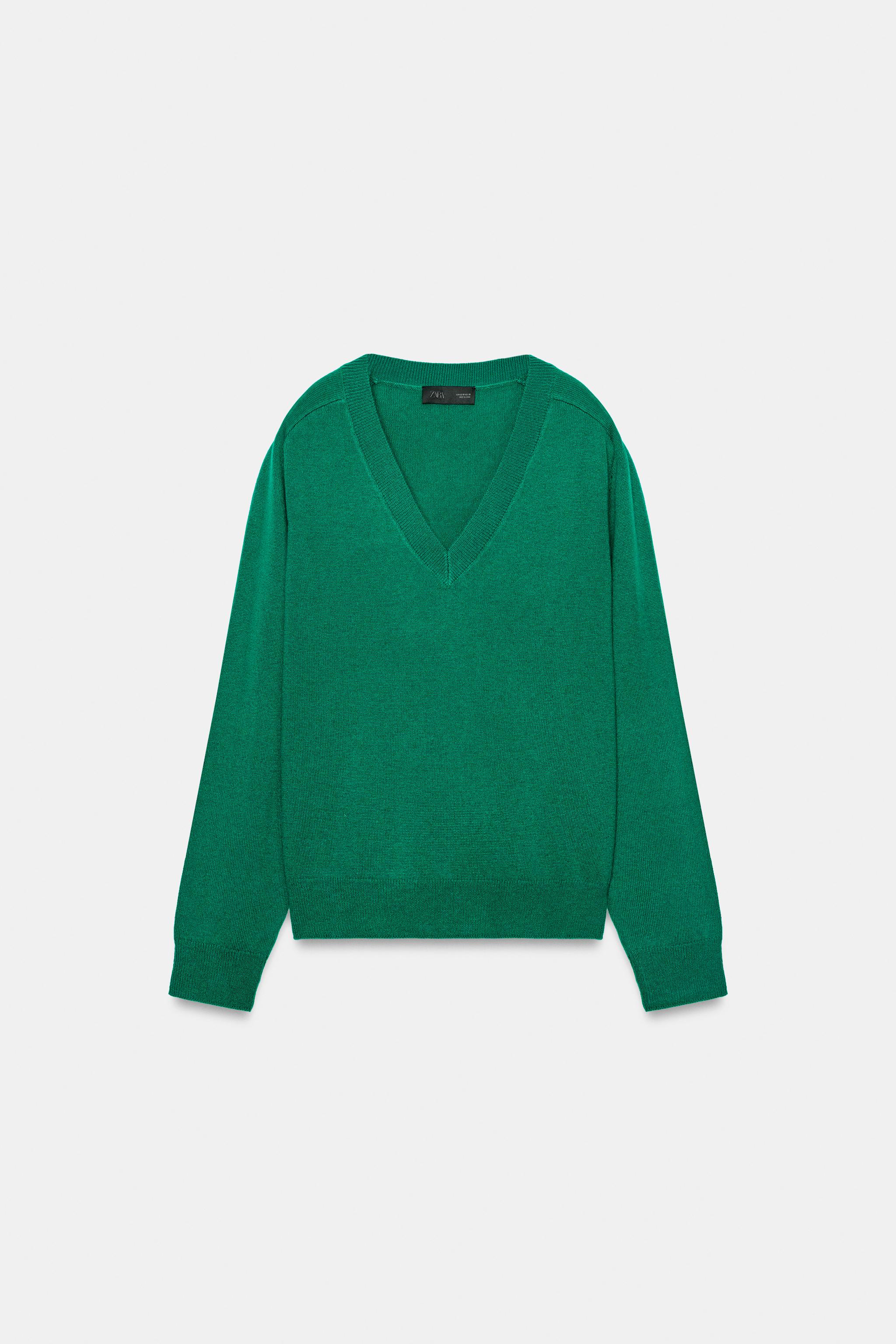 PULL AVEC LAINE À COL EN V