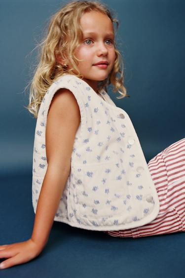 ЖИЛЕТ ИЗ САРЖИ С ЦВЕТОЧНЫМ ПРИНТОМ — ЭКРЮ от Zara