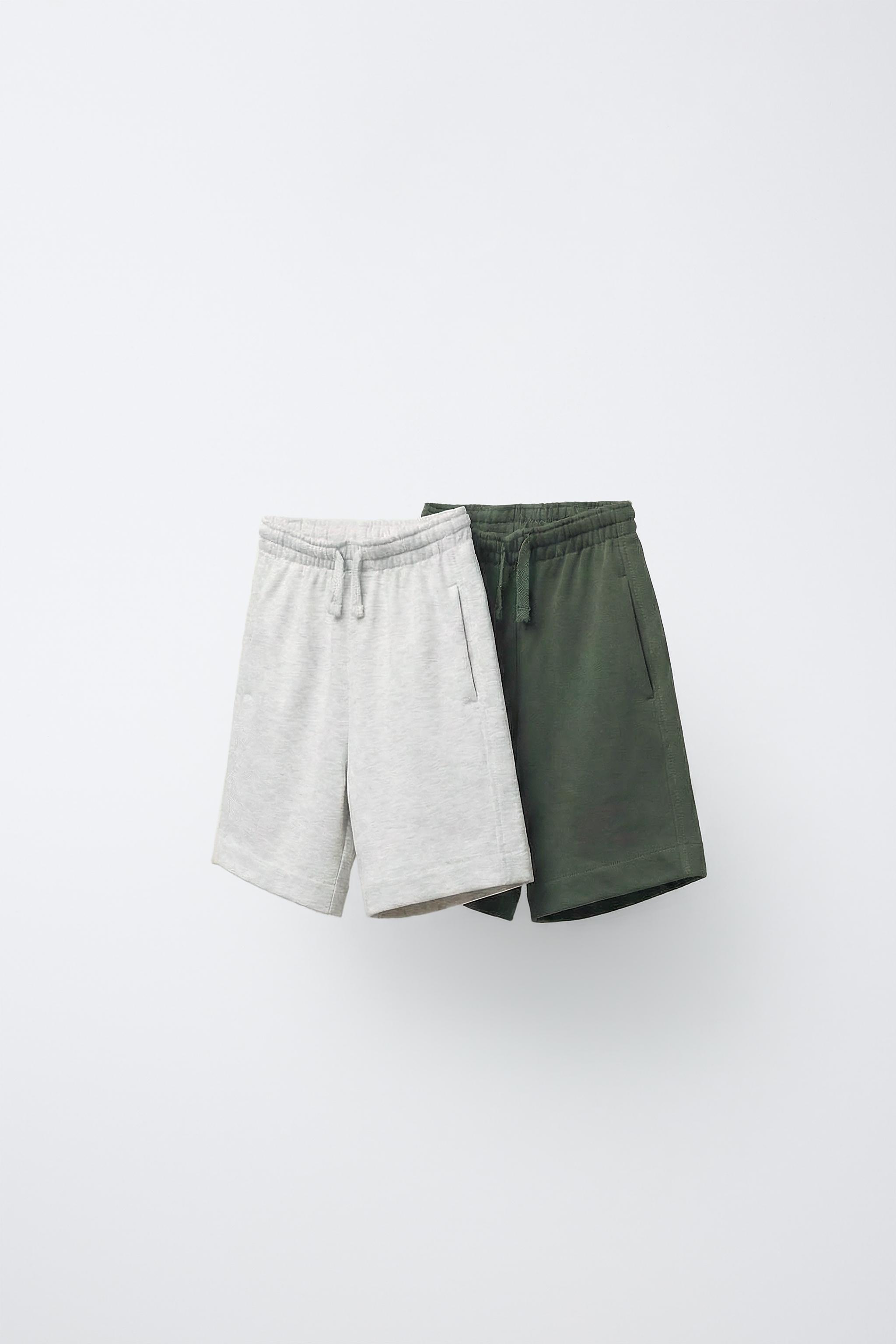 LOT DE DEUX SHORTS UNIS