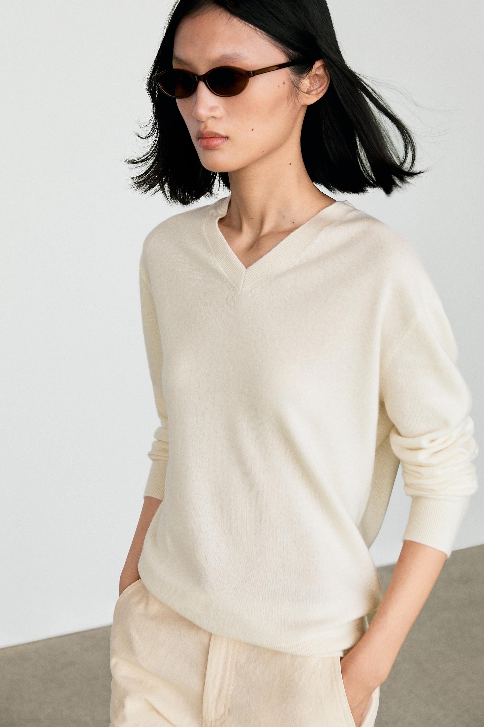 100% cashmere knit sweater — Ecru