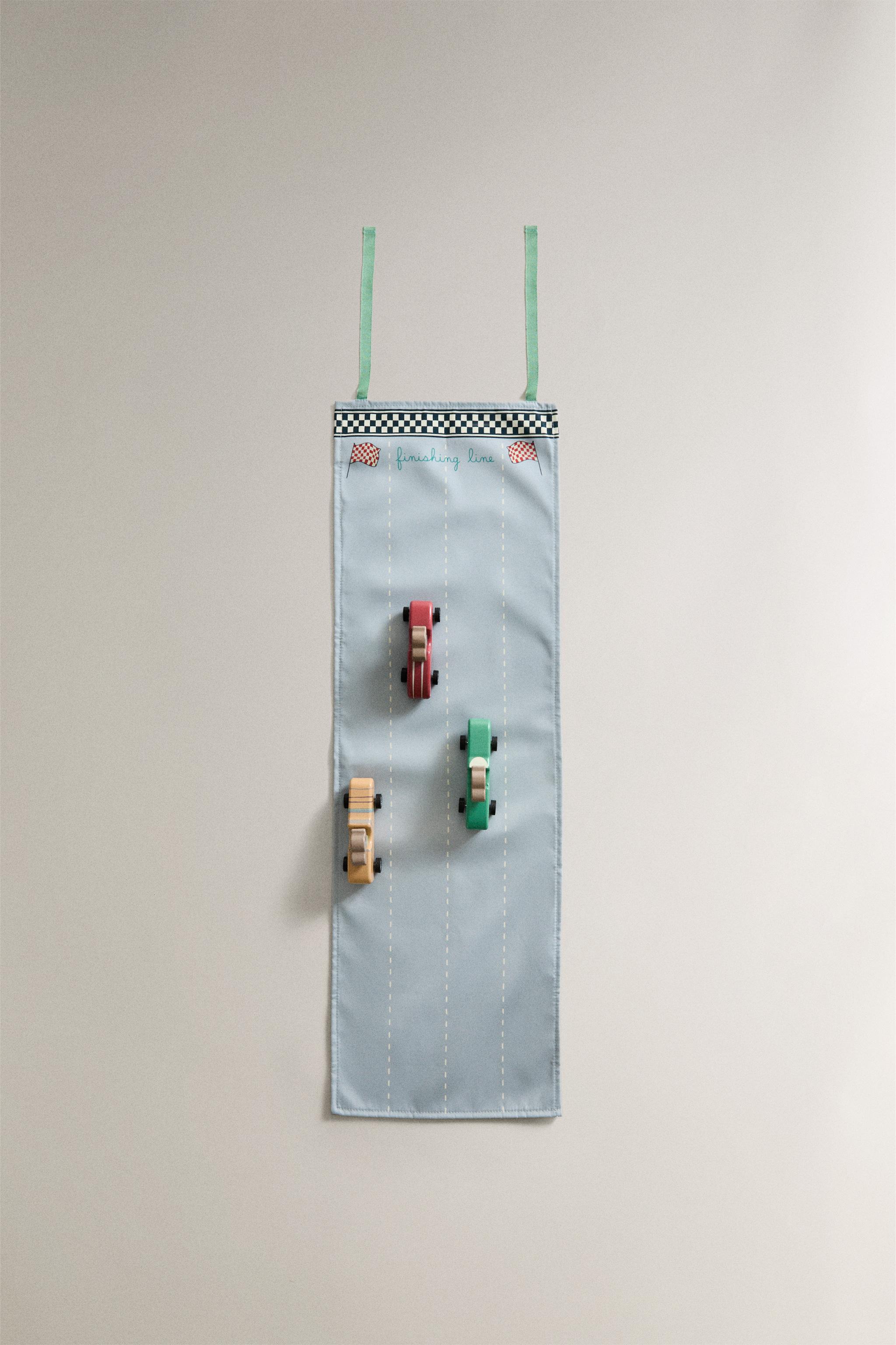 CHILDREN'S TOY CAR SET