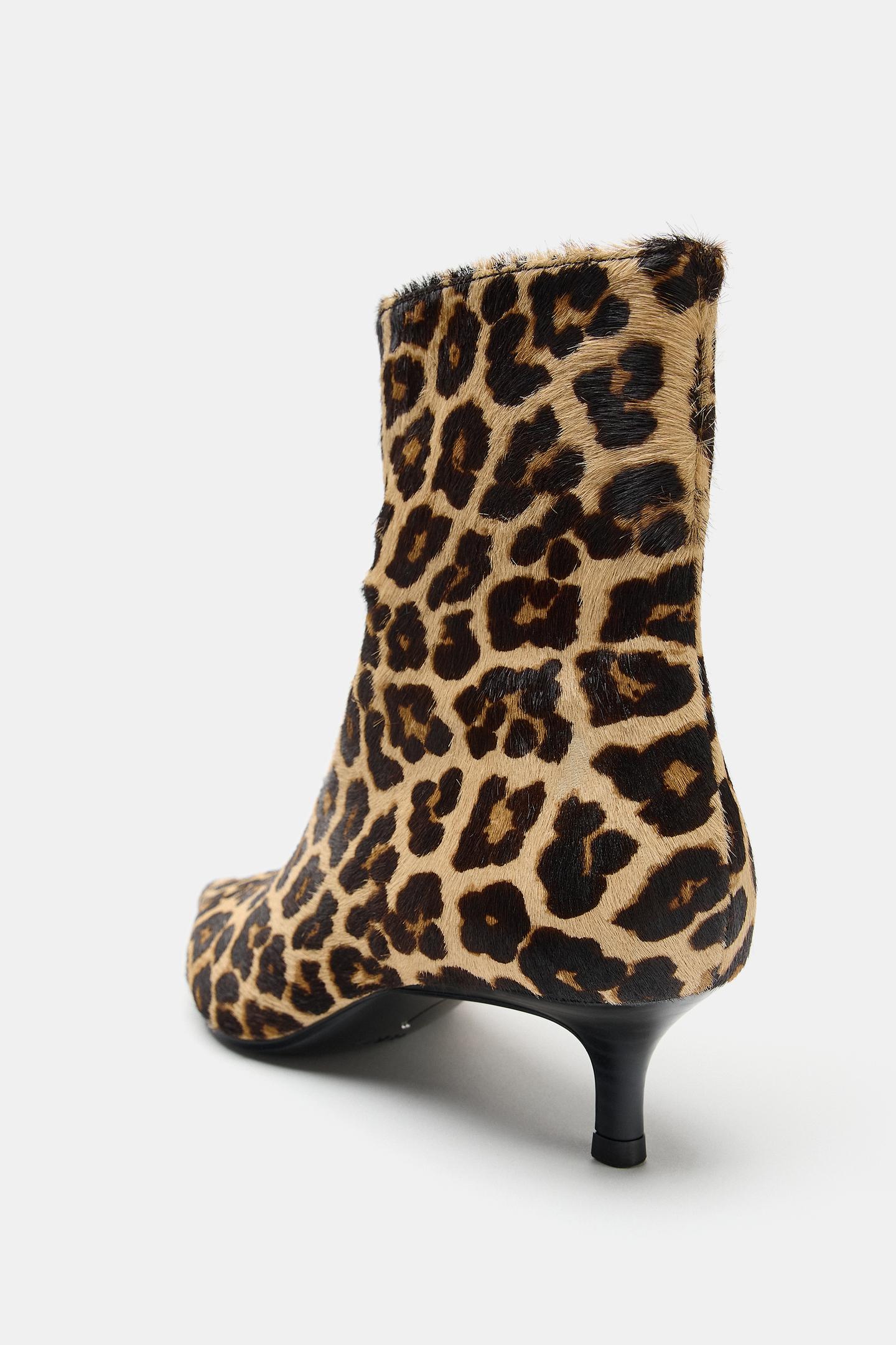 Женские ботинки Zara Printed Leather Kitten Ankle, цвет: Леопардовый — фото 6