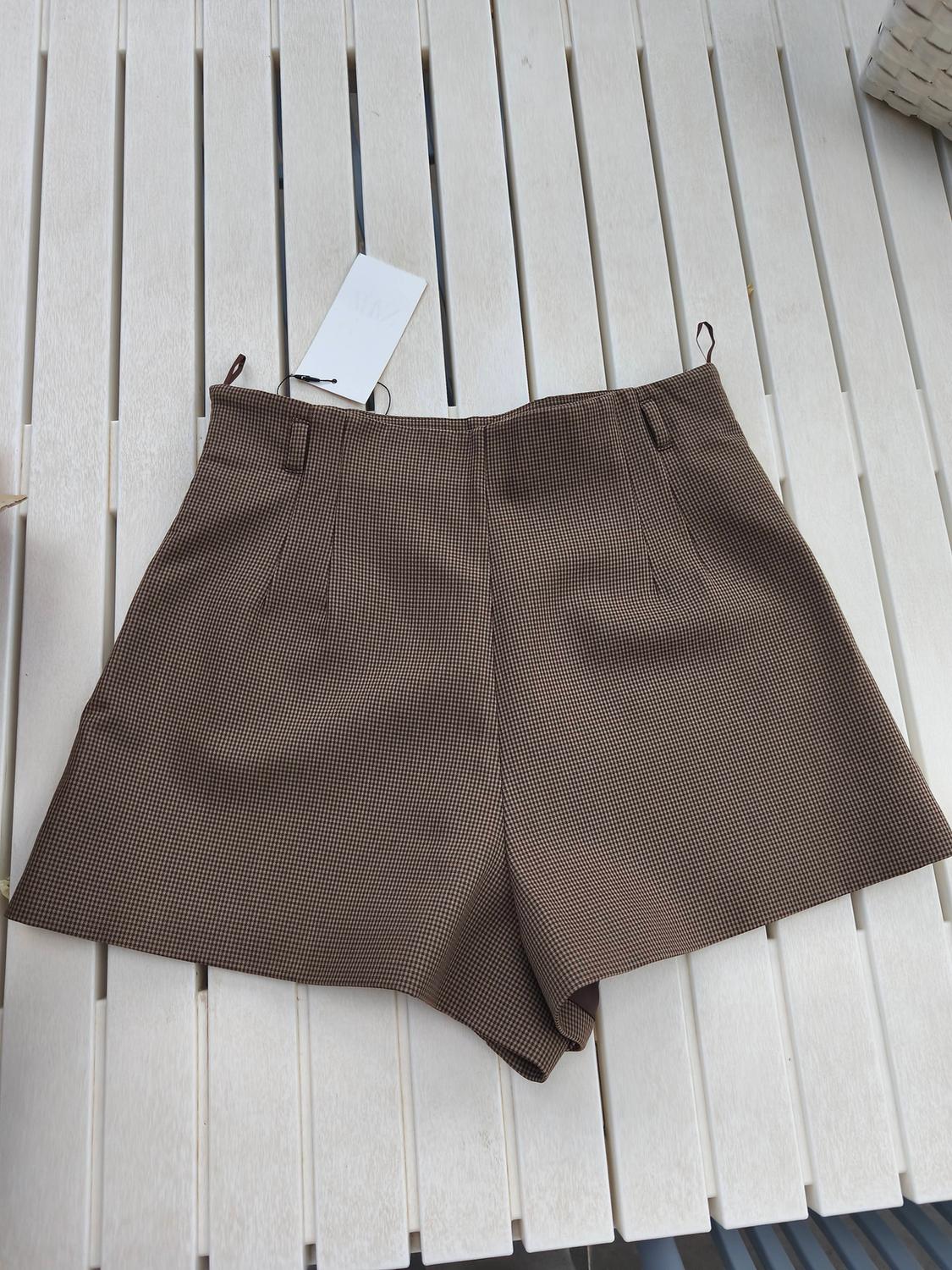 HIGH-WAIST SHORTS WITH BELT LOOPS - Image 2