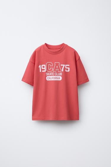 VARSITY-TEKSTILLINEN T-PAITA - Coral Zaralta