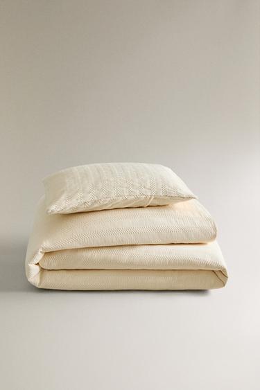 CHILDREN'S STRIPED TEXTURED BEDSPREAD - Ecru by Zara