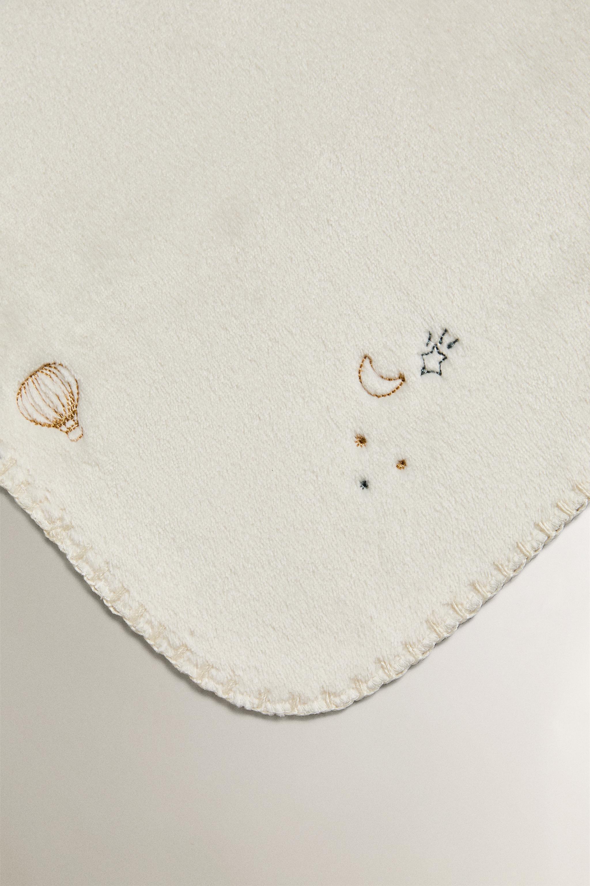 EMBROIDERED BALLOON BABY FLEECE BLANKET — Cream