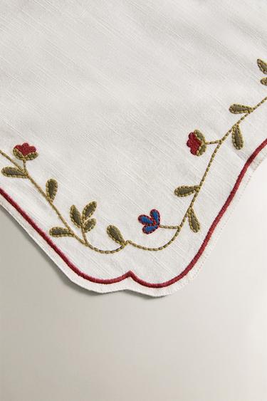 PLACEMAT WITH FLORAL EMBROIDERY - Green by Zara - Image 2