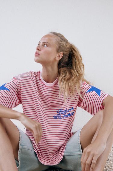 CAMISETA RAYAS TEXTO ESTRELLAS - Rosa de Zara