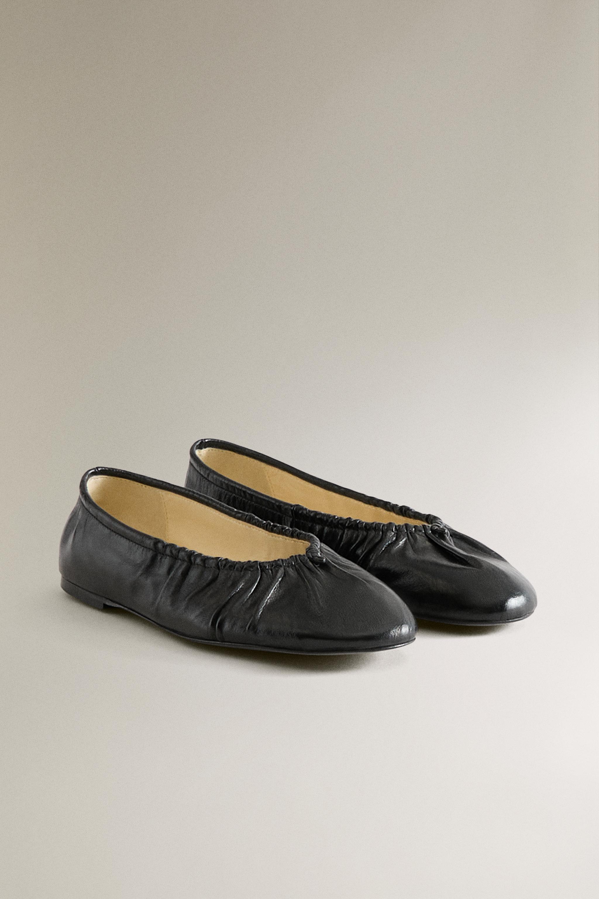 GATHERED LEATHER BALLET FLATS — Black