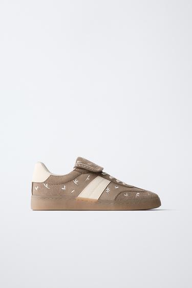 EMBROIDERED FLAP SNEAKERS - Brown by Zara