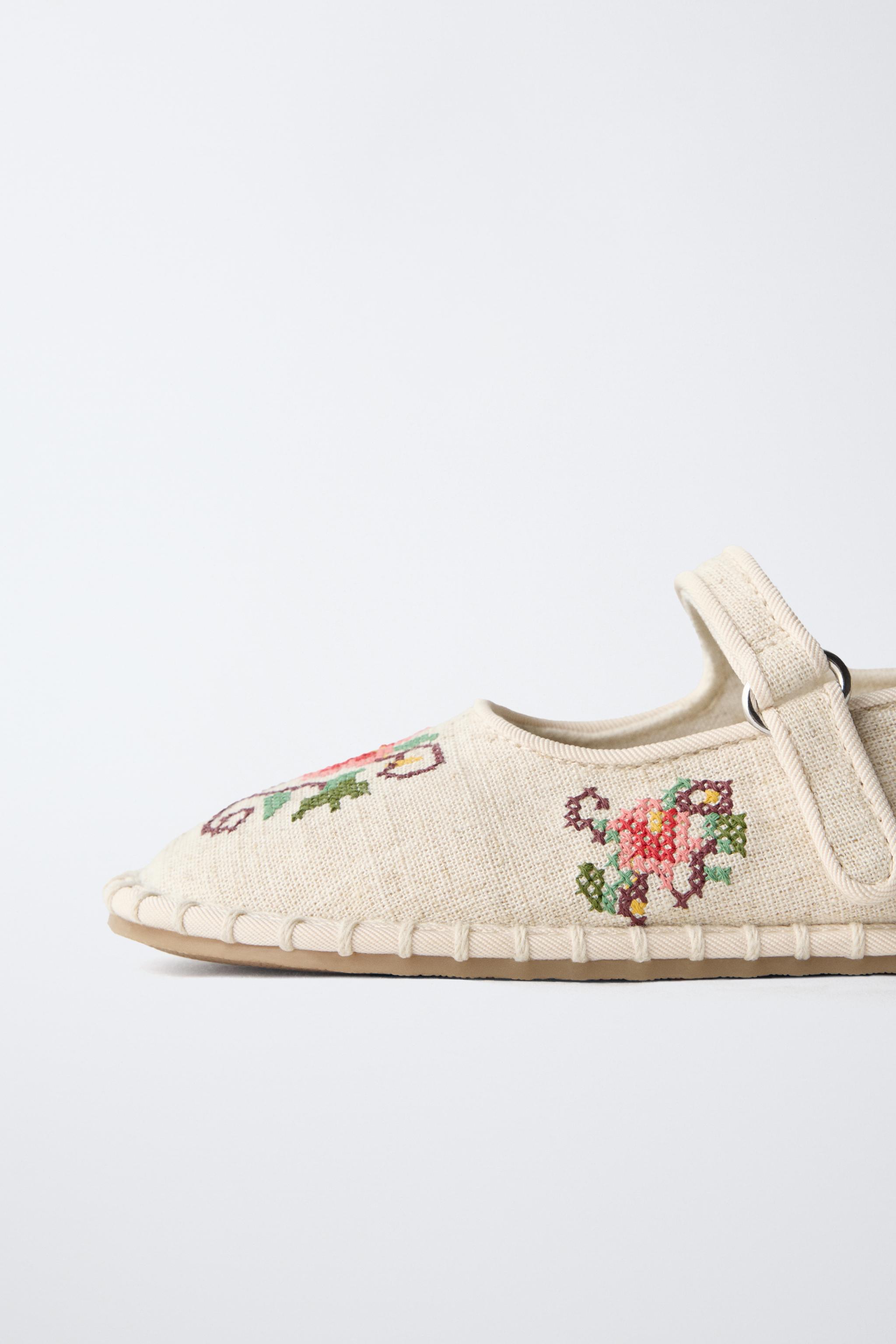 EMBROIDERED BALLET FLATS