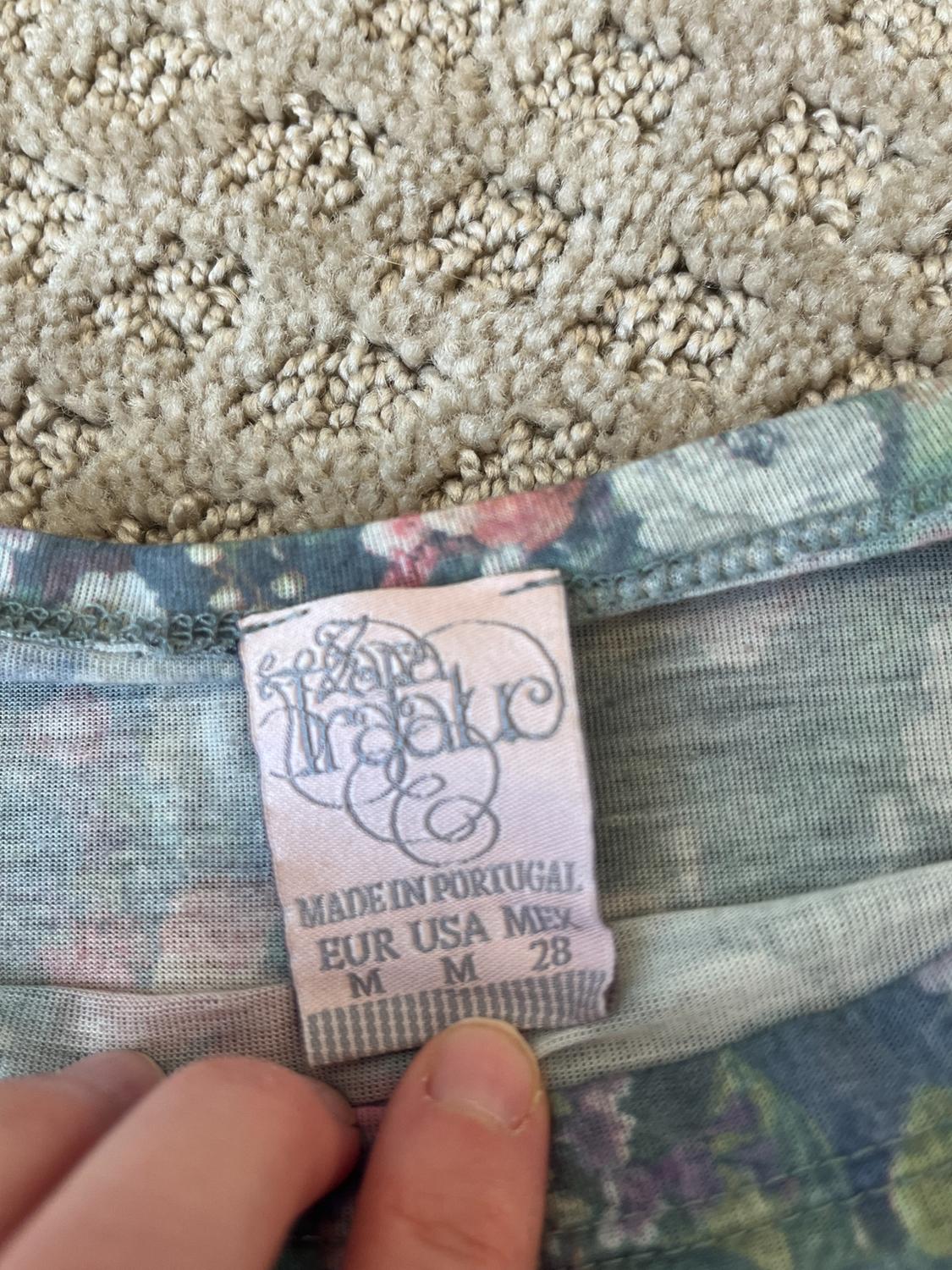 FLORAL SHORT SLEEVE T SHIRT WIDE NECKLINE WATERCOLOR SIZE MEDIUM VGUC - Image 3