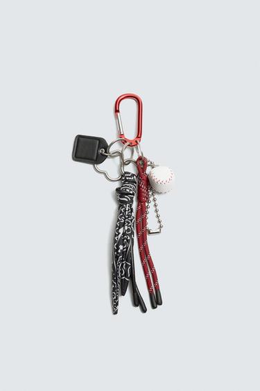 LLAVERO MULTICHARMS - Rojo de Zara