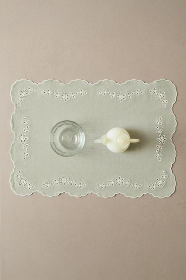 PLACEMAT WITH CUTWORK EMBROIDERY - Green / Blue by Zara