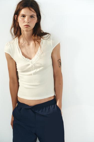 Zara CONTRAST V-NECK T-SHIRT - Ecru