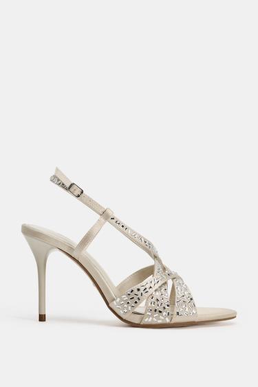 صندل بأشرطة متقاطعة لامعة - أبيض صدفي الخاص بـ Zara
