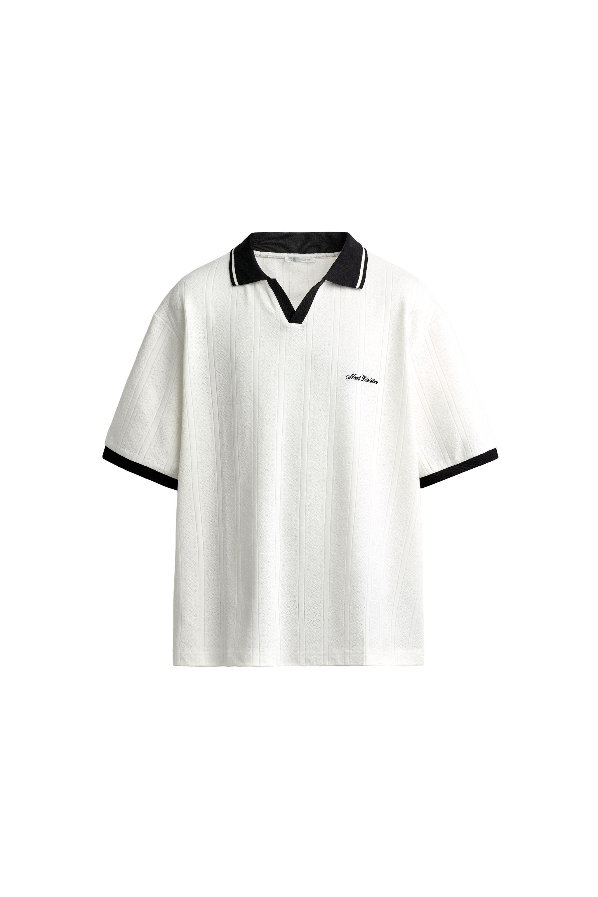 POLO RELAXED FIT ESTRUCTURA TEXTO BORDADO
